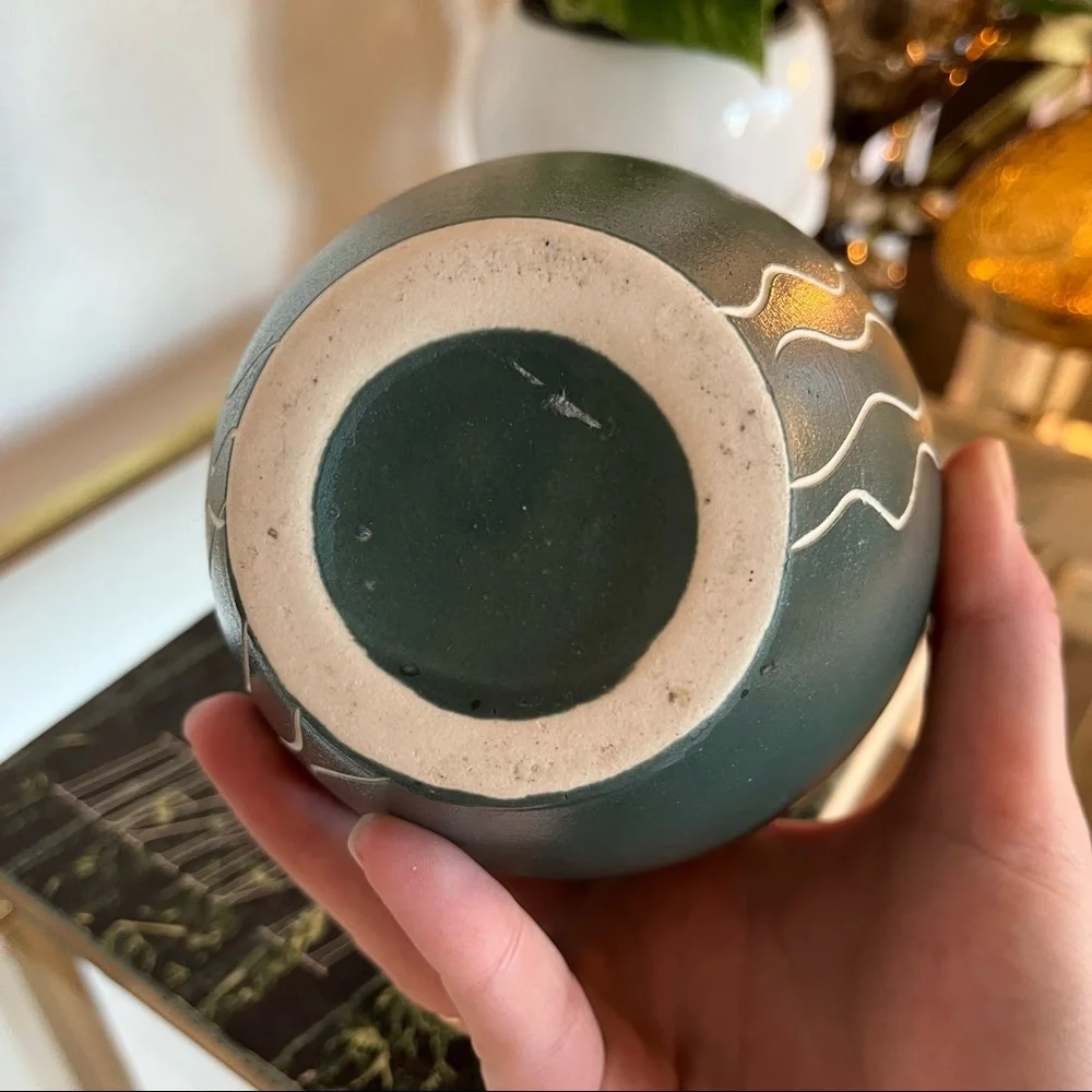 Rare Waylande Gregory 1950s Sgraffito Teal Green Art Deco Moon Face Vase Pottery - Picture 8 of 9